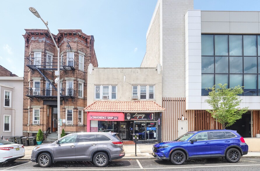 1215 Kennedy Blvd, North Bergen, NJ à vendre - Photo de l’immeuble – Image 2 sur 13