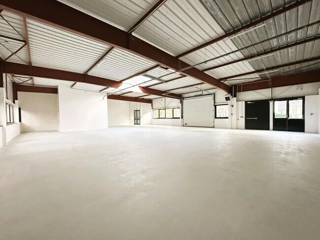 Plus de détails pour Bureau, Local d'activités à louer