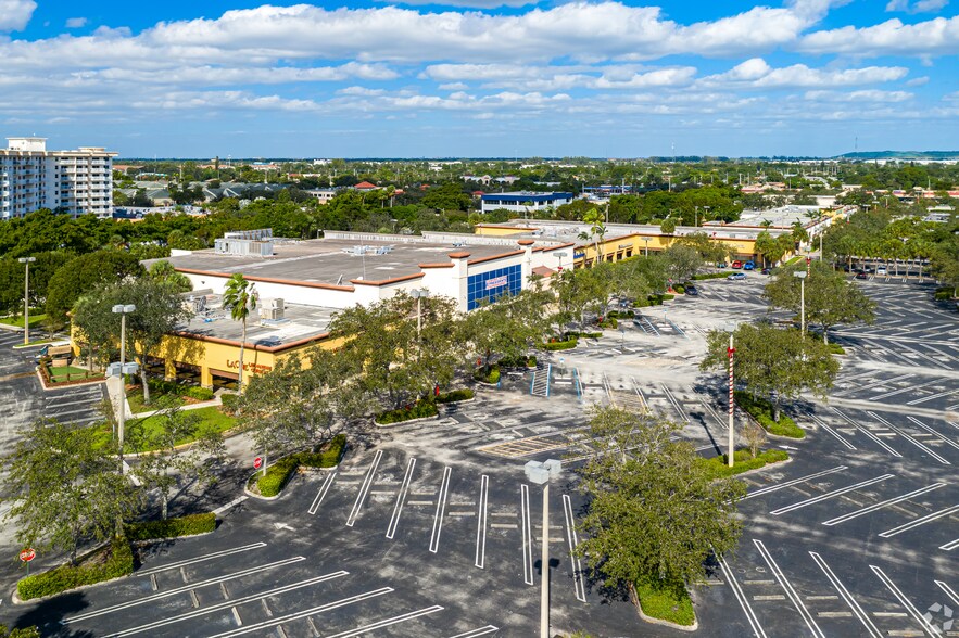 1-299 S Pompano Pky, Pompano Beach, FL à louer - Photo de l’immeuble – Image 2 sur 18