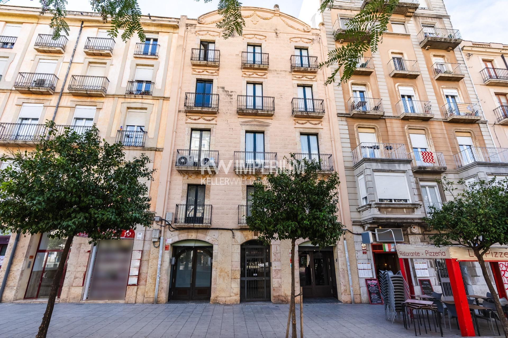 Local commercial dans Tarragona, Tarragona à louer Photo principale– Image 1 sur 2