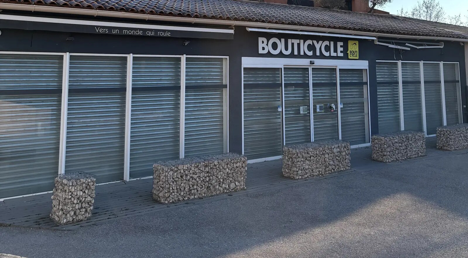 1581 Avenue Paul Jullien, Le Tholonet à louer Photo de l’immeuble– Image 1 sur 2