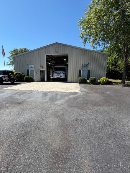 5541 Thompson Bridge Rd, Murrayville, GA à vendre - Photo de l’immeuble – Image 2 sur 16