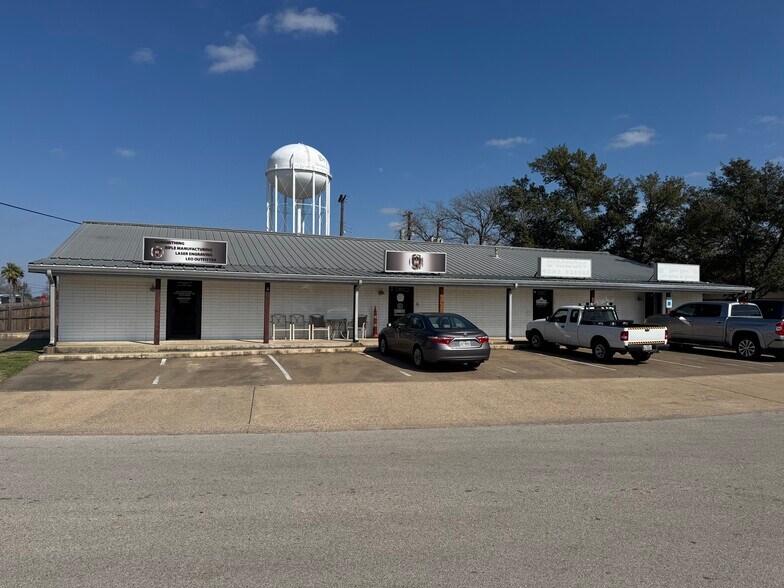 3805 Ranger Dr, Bryan, TX à louer - Photo de l’immeuble – Image 3 sur 3