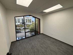 910 W San Marcos Blvd, San Marcos, CA à louer Photo intérieure– Image 2 sur 9
