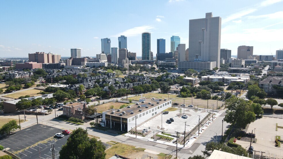 910 Collier St, Fort Worth, TX à louer - Photo de l’immeuble – Image 1 sur 11
