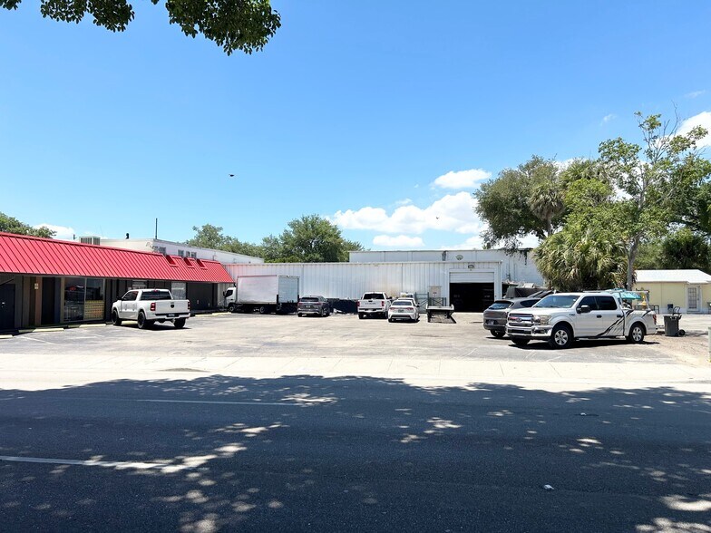 1788 Fowler St, Fort Myers, FL à vendre - Photo de l’immeuble – Image 2 sur 10