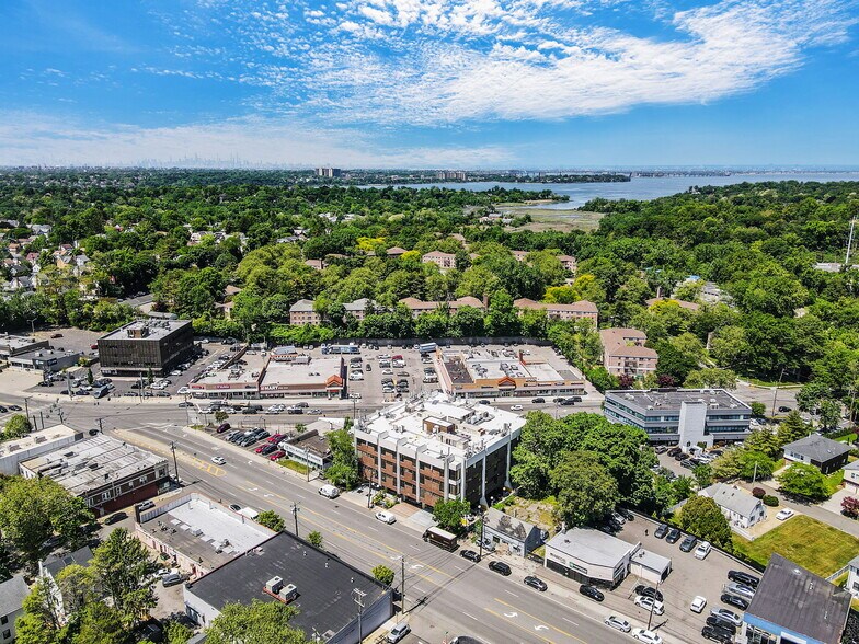 107 Northern Blvd, Great Neck, NY à vendre - Aérien – Image 2 sur 10