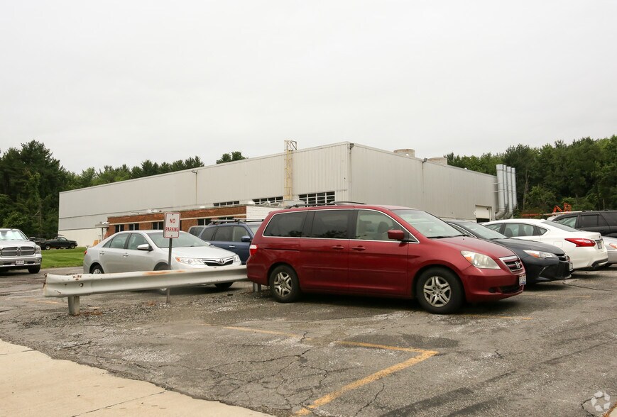 16490 Chillicothe Rd, Chagrin Falls, OH à louer - Photo de l’immeuble – Image 3 sur 3