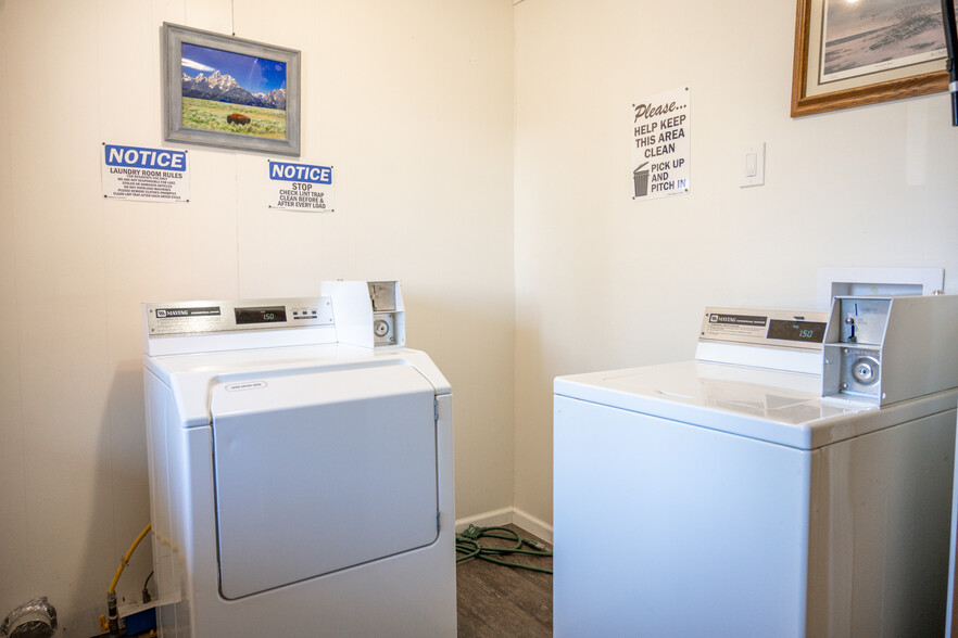 115 W Pearl St, New Lisbon, WI à vendre - Photo de l’immeuble – Image 3 sur 46
