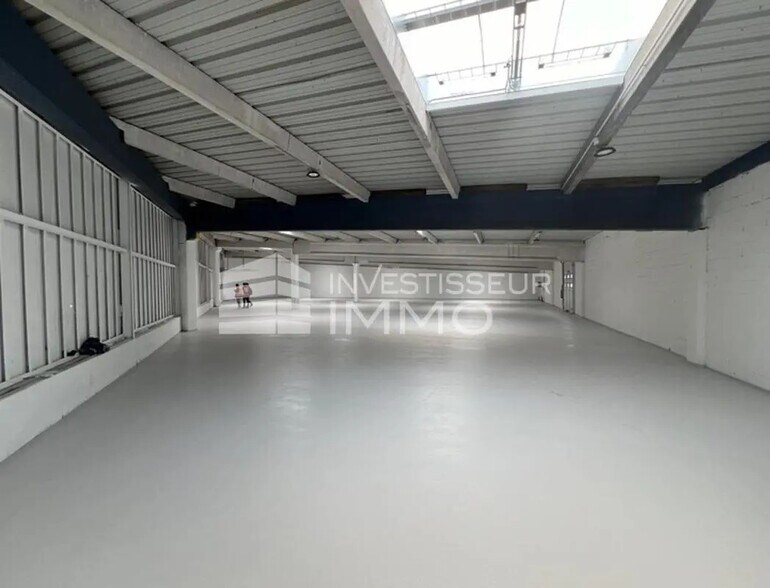 Industriel/Logistique dans Coignières à vendre - Photo intérieure – Image 3 sur 3