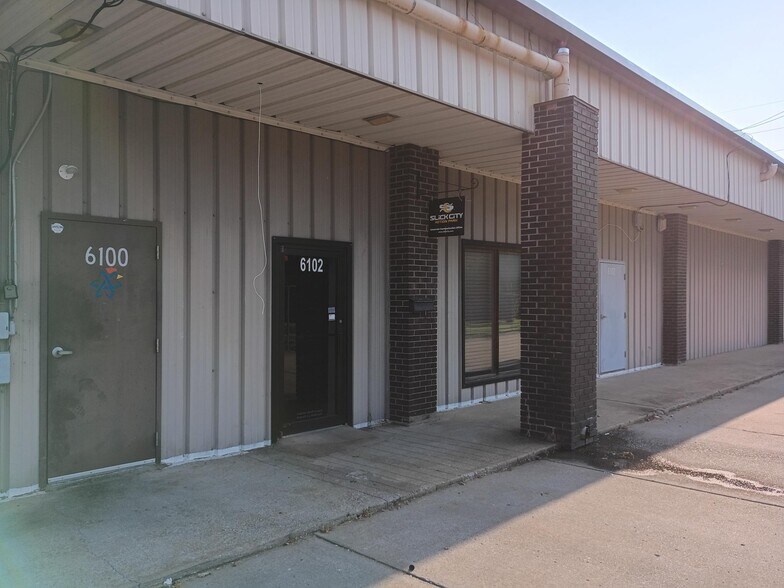6100-6112 N Illinois St, Fairview Heights, IL à louer - Photo de l’immeuble – Image 3 sur 3
