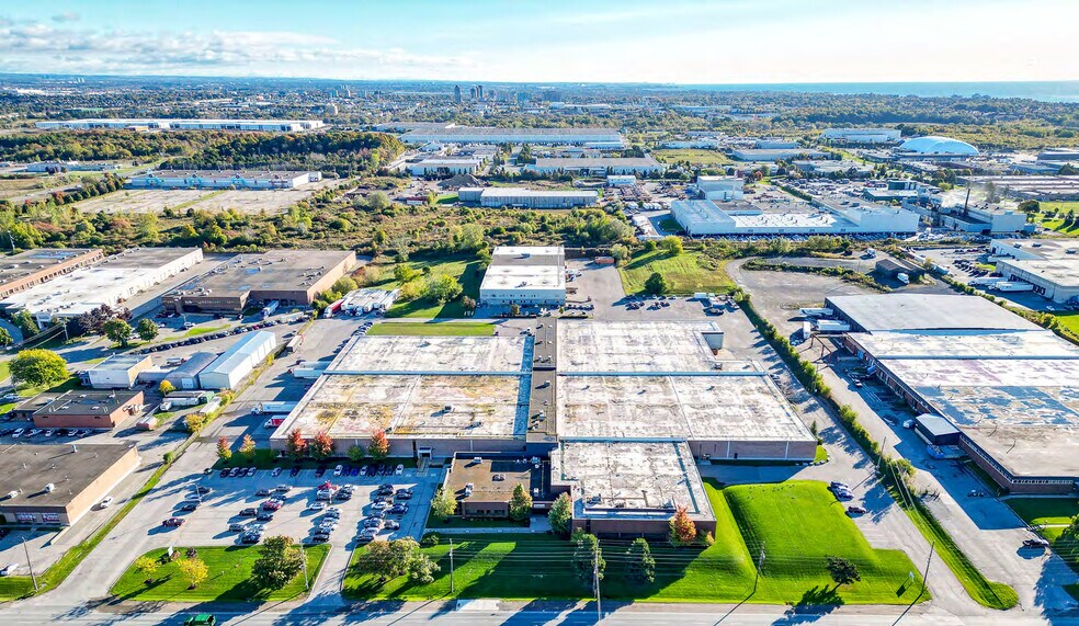 925 Brock Rd, Pickering, ON à louer - Photo de l’immeuble – Image 2 sur 6