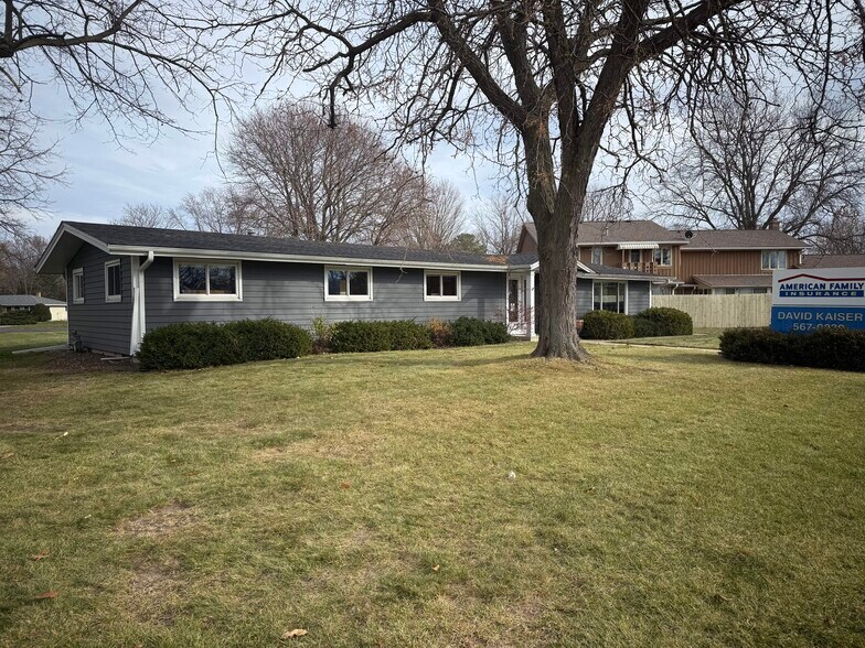 870 Summit Ave, Oconomowoc, WI à vendre - Photo de l’immeuble – Image 3 sur 31