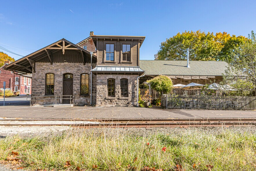 2 Bridge St, Milford, NJ à vendre - Photo de l’immeuble – Image 1 sur 51