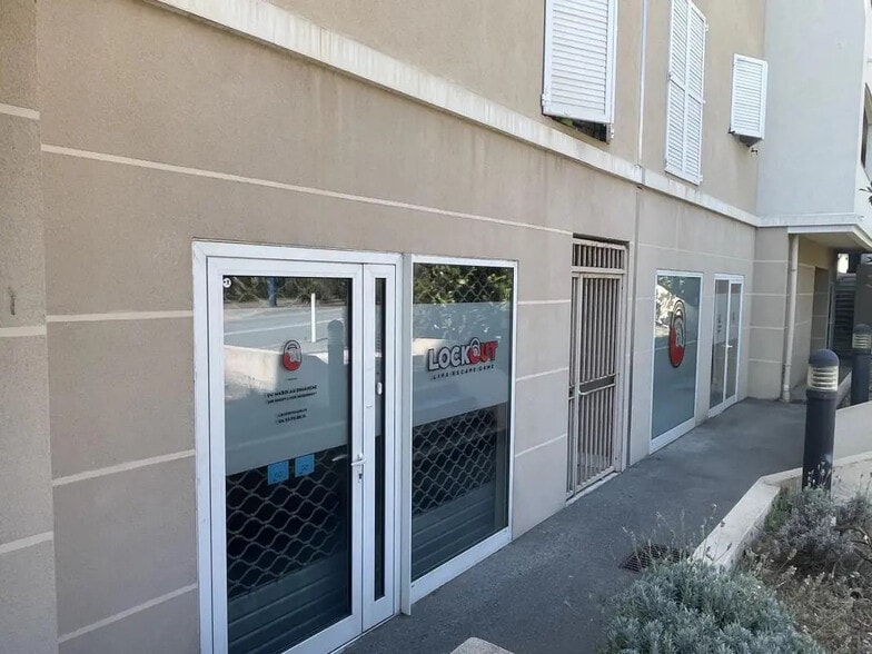 Local commercial dans Antibes à louer - Photo de l’immeuble – Image 2 sur 14
