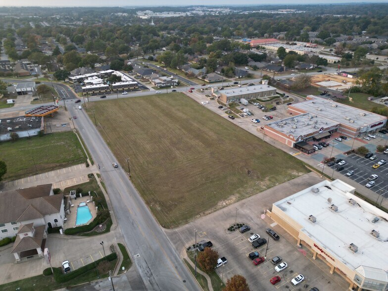 213 W Rieck Rd, Tyler, TX à vendre - Photo principale – Image 1 sur 2