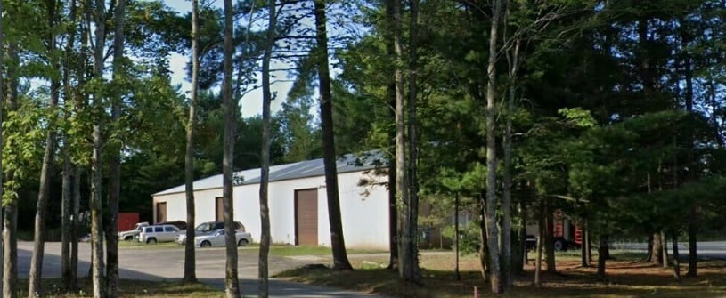 404 S Park Dr, Kalkaska, MI à louer - Photo principale – Image 1 sur 54