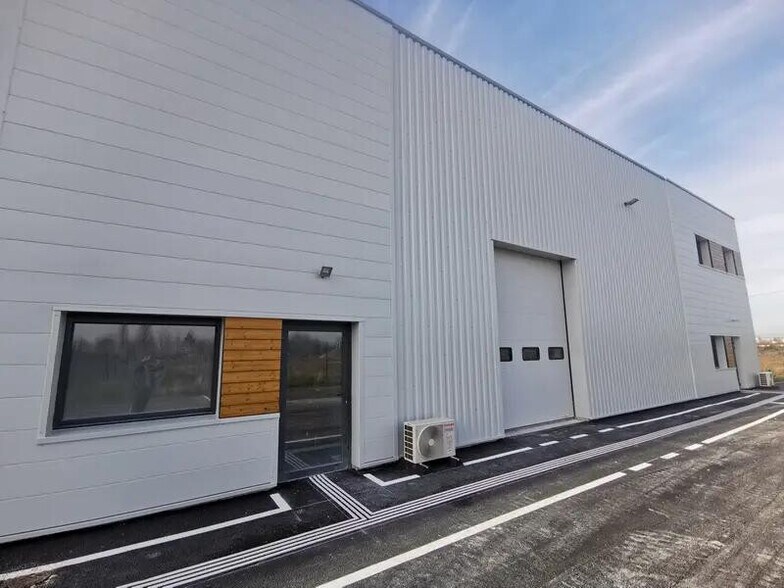 Industriel/Logistique dans Betheny à louer - Photo de l’immeuble – Image 2 sur 8