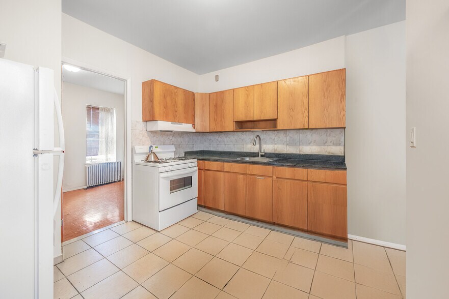 4316 25th Ave, Astoria, NY à vendre - Photo de l’immeuble – Image 3 sur 26