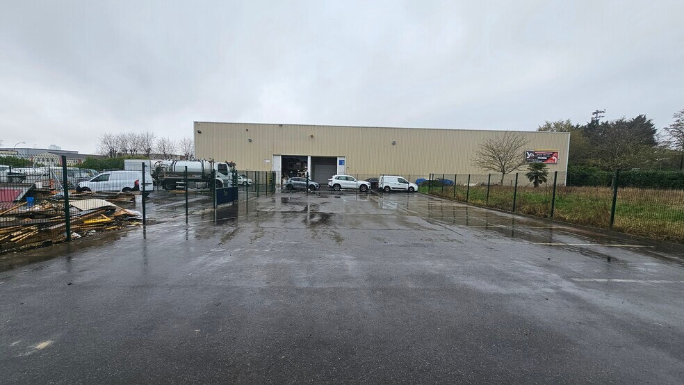 Avenue Clément Ader, Le Plessis-Trévise à louer - Photo de l’immeuble – Image 3 sur 5