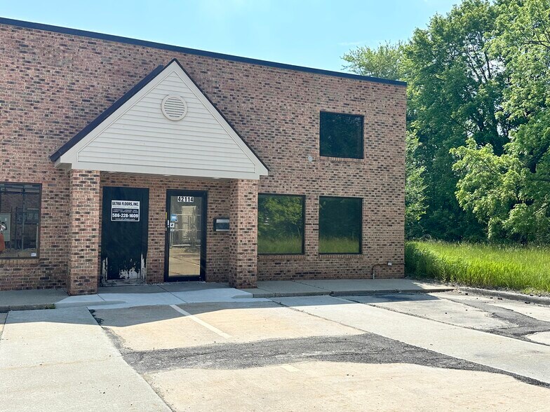 42120 Garfield Rd, Clinton Township, MI à louer - Photo de l’immeuble – Image 2 sur 6