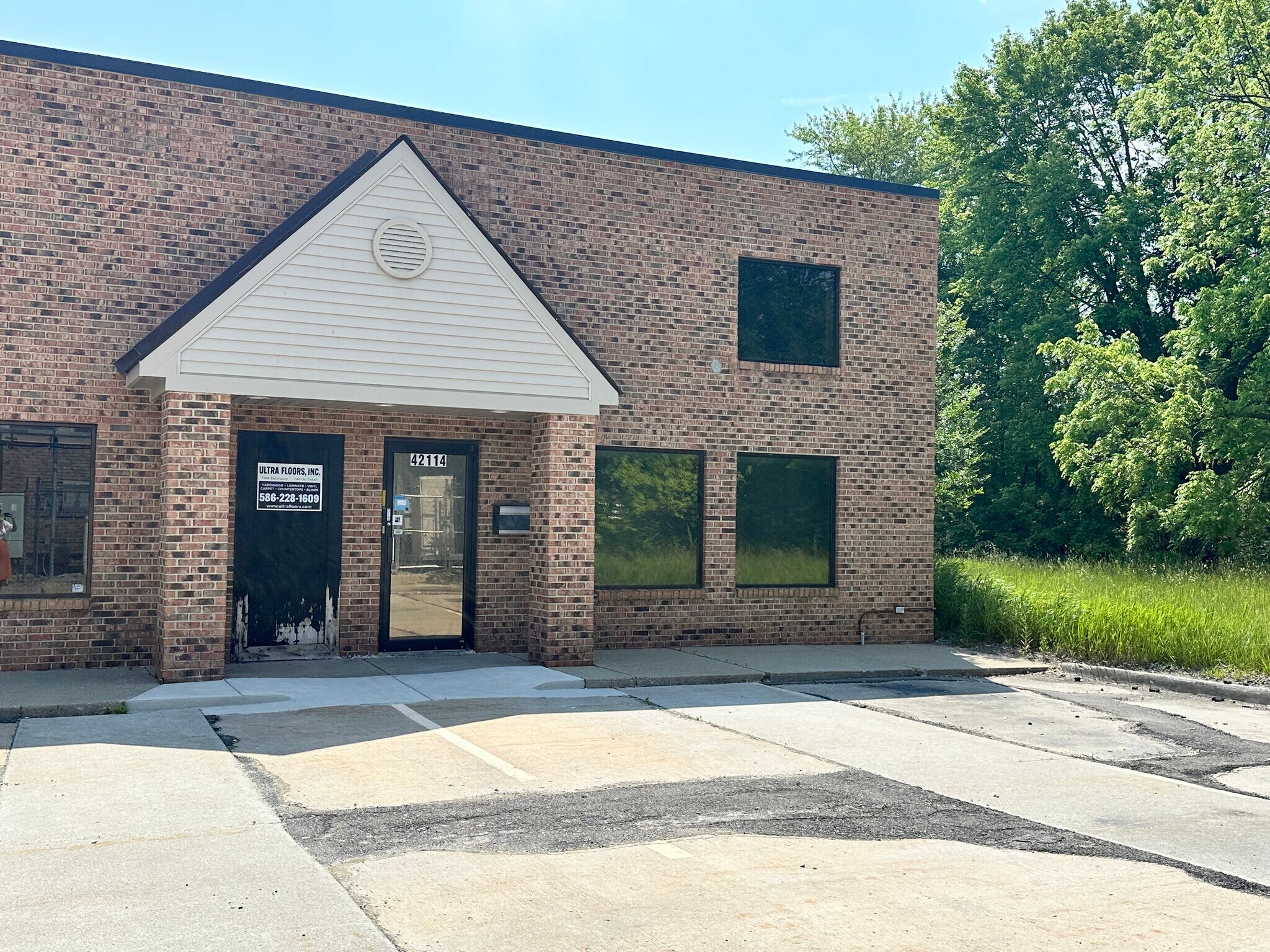 42120 Garfield Rd, Clinton Township, MI à louer Photo de l’immeuble– Image 1 sur 6