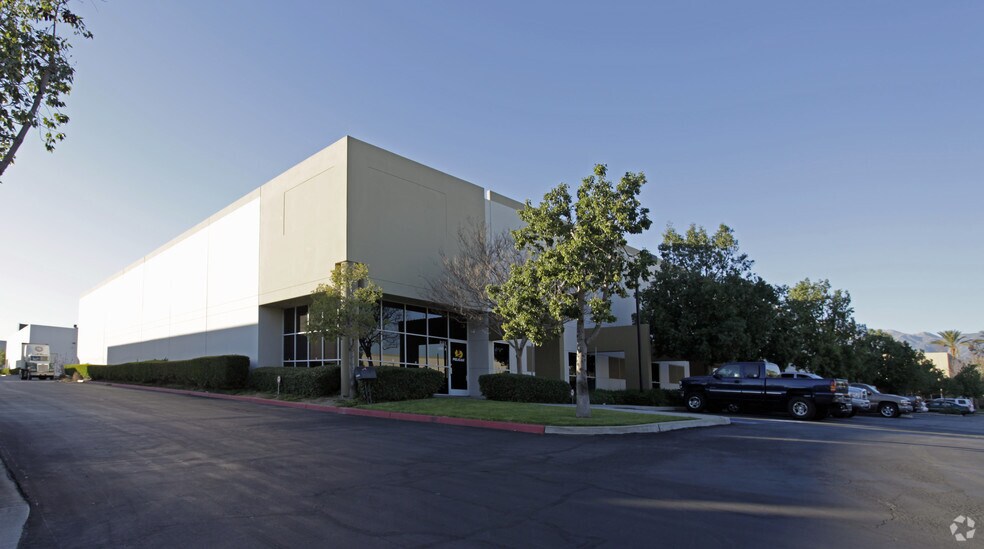 651 Barrington Ave, Ontario, CA à louer - Photo principale – Image 1 sur 3