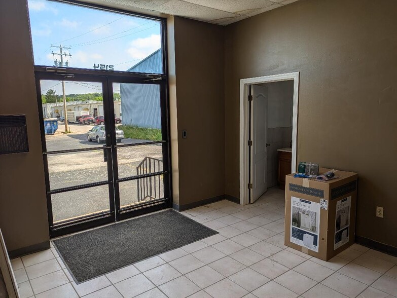 2154 N Fox Hollow Dr, Nixa, MO à louer - Photo intérieure – Image 3 sur 6