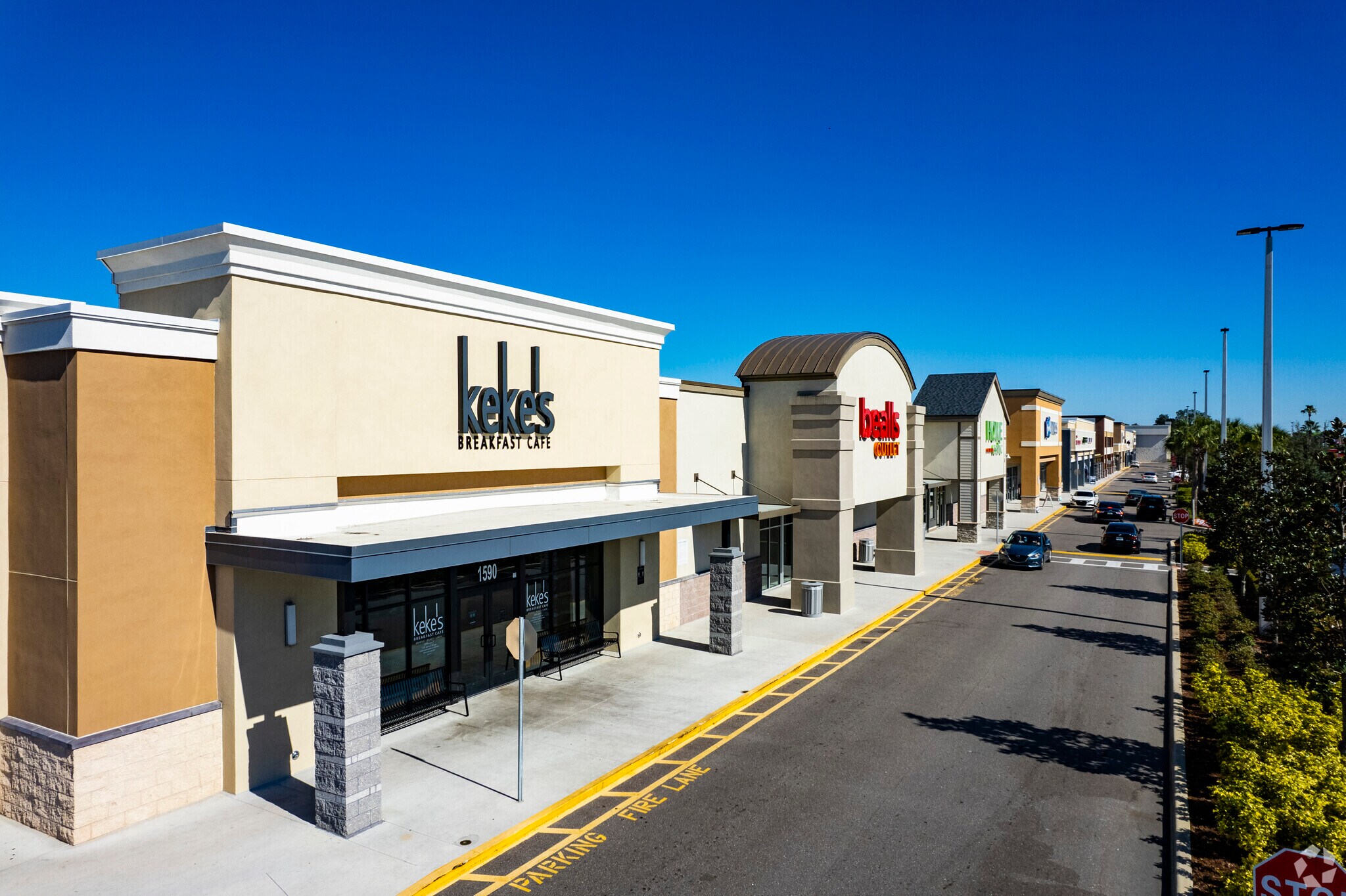 1500-1600 W Brandon Blvd, Brandon, FL à louer Photo principale– Image 1 sur 12