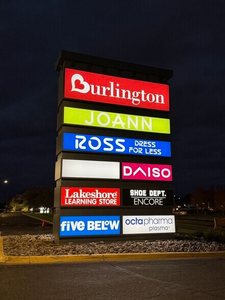 1715-1749 Beam Ave, Maplewood, MN à louer - Photo de l’immeuble – Image 3 sur 43