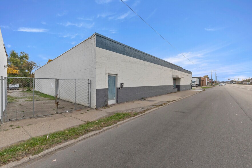 1056-1060 Southfield Rd, Lincoln Park, MI à louer - Photo de l’immeuble – Image 3 sur 22