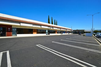 1281 E La Habra Blvd, La Habra, CA à louer Photo de l’immeuble– Image 2 sur 11