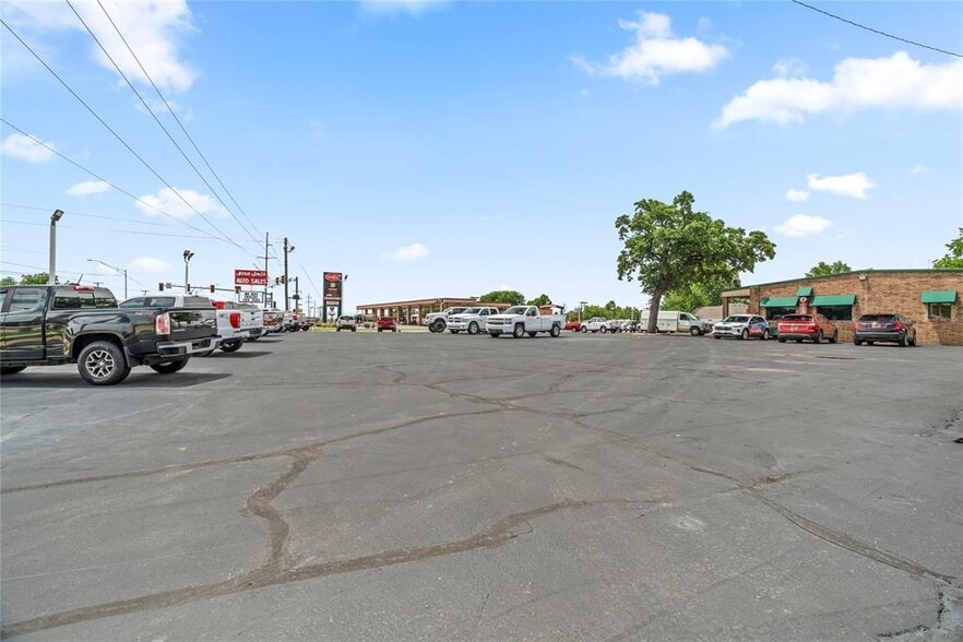 7017 NW 39th Expy, Bethany, OK à vendre - Photo de l’immeuble – Image 2 sur 27