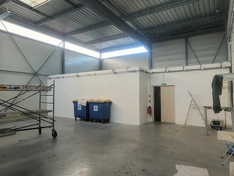 Local d’activités dans Rouen à louer - Photo de l’immeuble – Image 2 sur 11