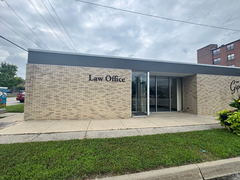 221 E Washington St, Bloomington, IL à louer - Photo de l’immeuble – Image 1 sur 2