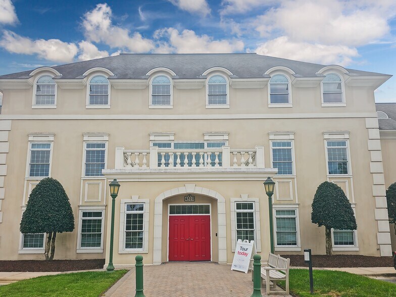 4510 Weybridge Ln, Greensboro, NC à louer - Photo de l’immeuble – Image 3 sur 15