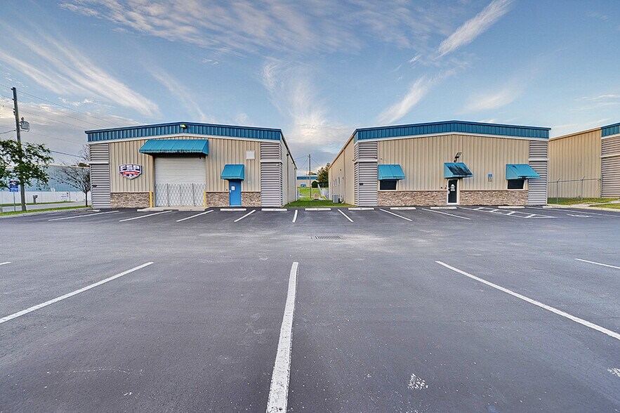 695 S Easy St, Lecanto, FL à louer - Photo de l’immeuble – Image 3 sur 17