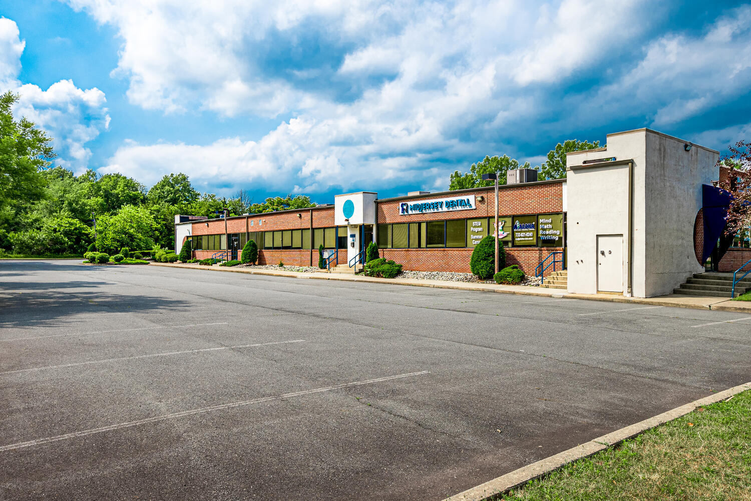 107 Cedar Grove Ln, Somerset, NJ à louer Photo principale– Image 1 sur 9