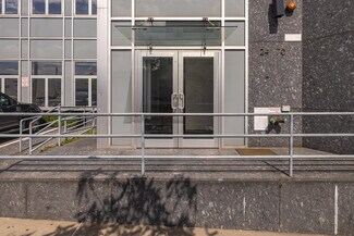 Plus de détails pour 24-70 49th St, Astoria, NY - Local d'activités à louer