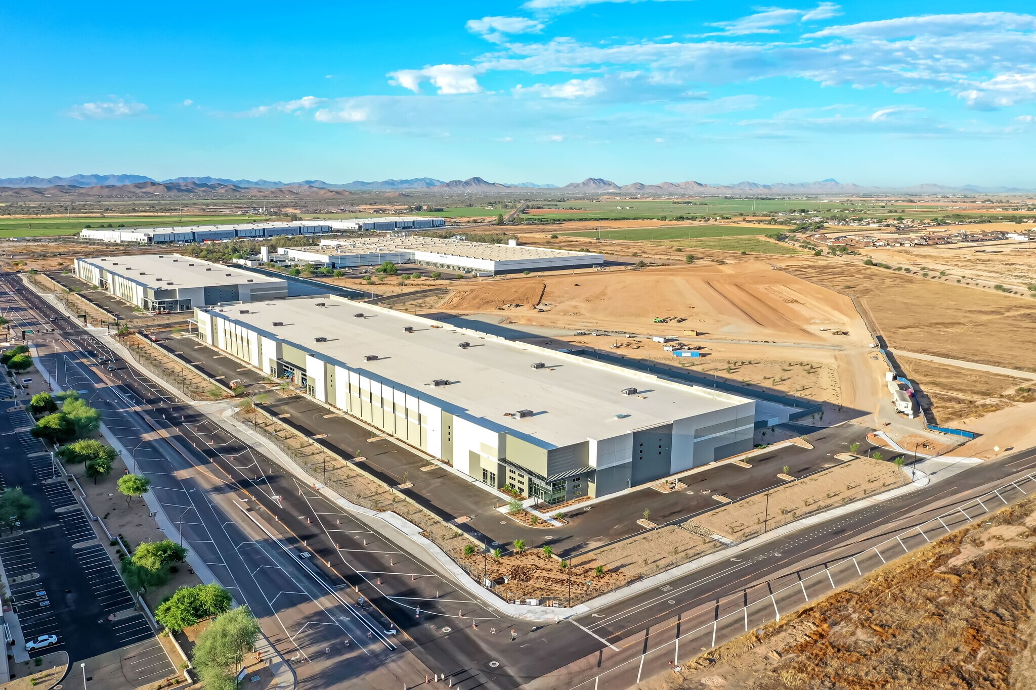 S Cotton Ln, Goodyear, AZ à louer Photo de l’immeuble– Image 1 sur 4