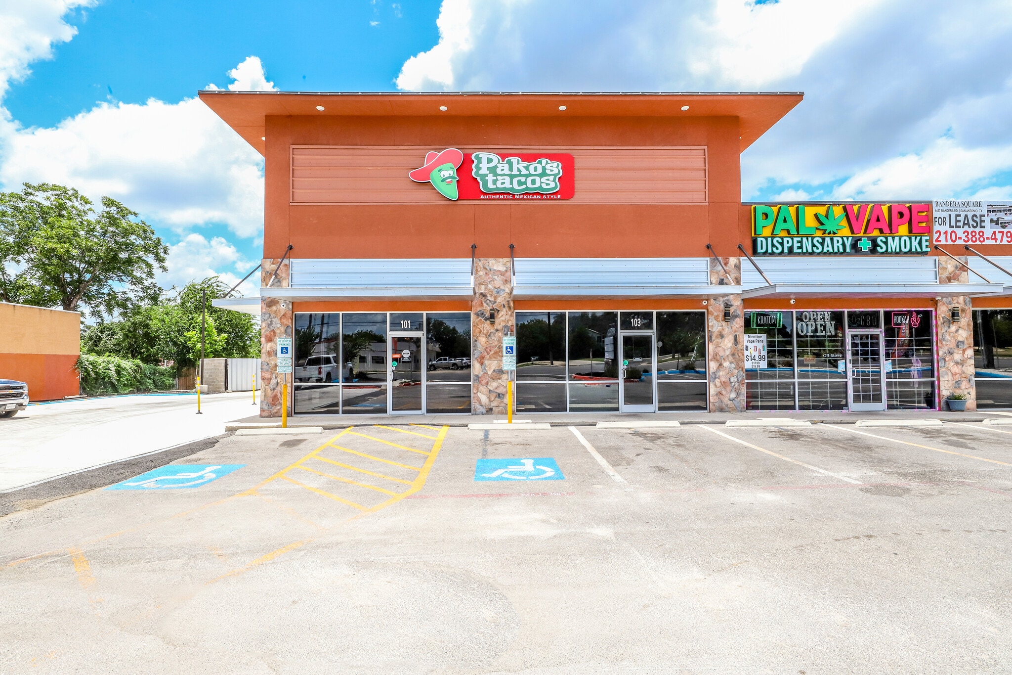 1427 Bandera Rd, San Antonio, TX à louer Photo de l’immeuble– Image 1 sur 48
