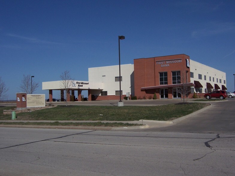 455 S Sam Barr Dr, Kearney, MO à louer - Photo de l’immeuble – Image 2 sur 4