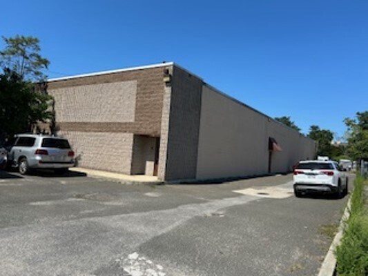 375 Wyandanch Ave, North Babylon, NY à louer - Photo de l’immeuble – Image 2 sur 10