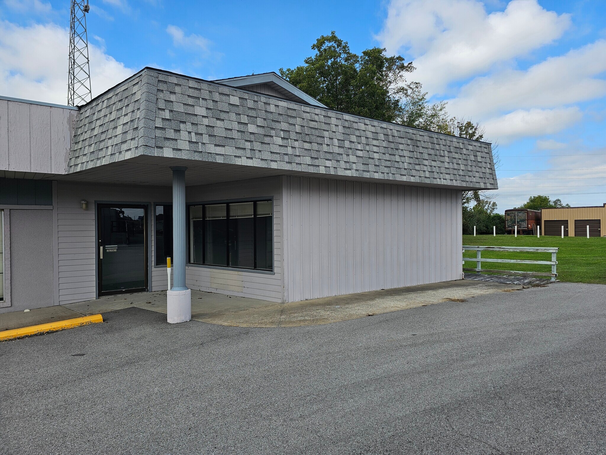 515 E Vienna St, Anna, IL à louer Photo de l’immeuble– Image 1 sur 4