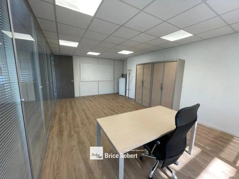 5 Rue Edison, Bron à louer - Photo intérieure – Image 2 sur 5