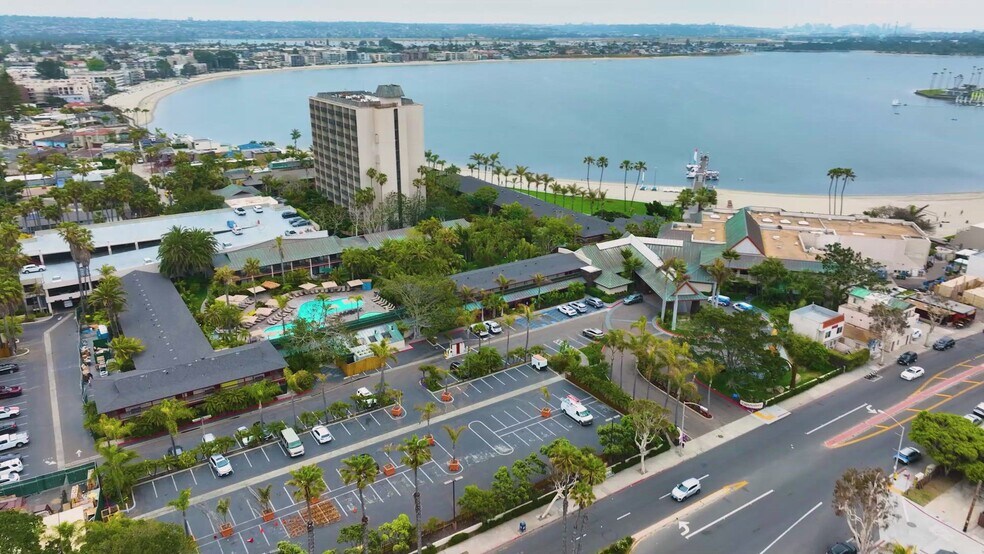 4110-4190 Mission Blvd, San Diego, CA à louer - Vidéo sur l’annonce professionnelle – Image 2 sur 36