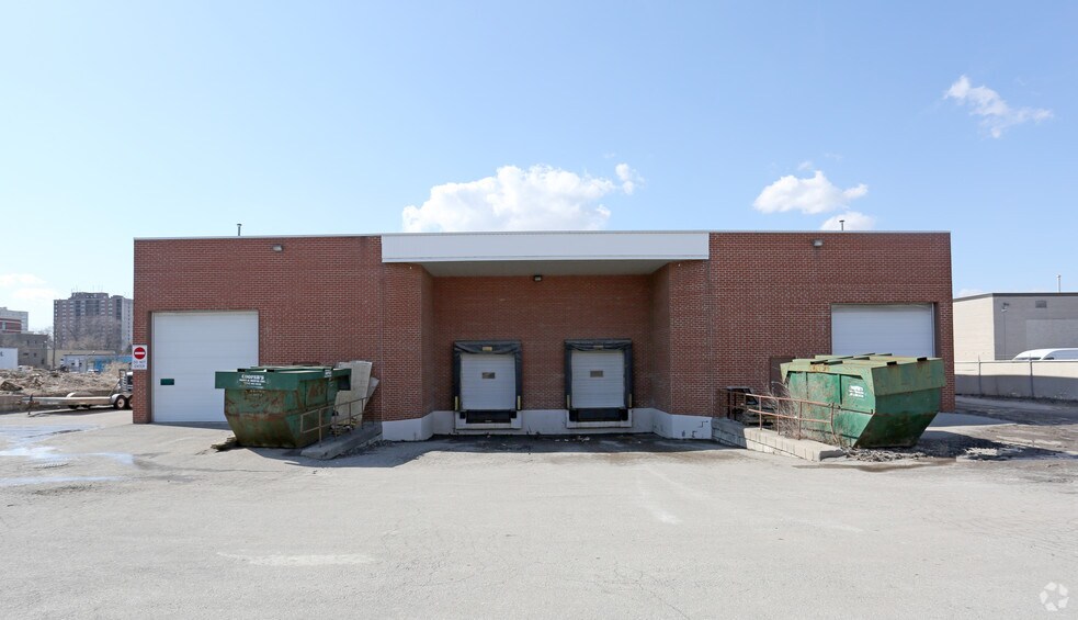 39 Rivalda Rd, Toronto, ON à louer - Photo de l’immeuble – Image 2 sur 5