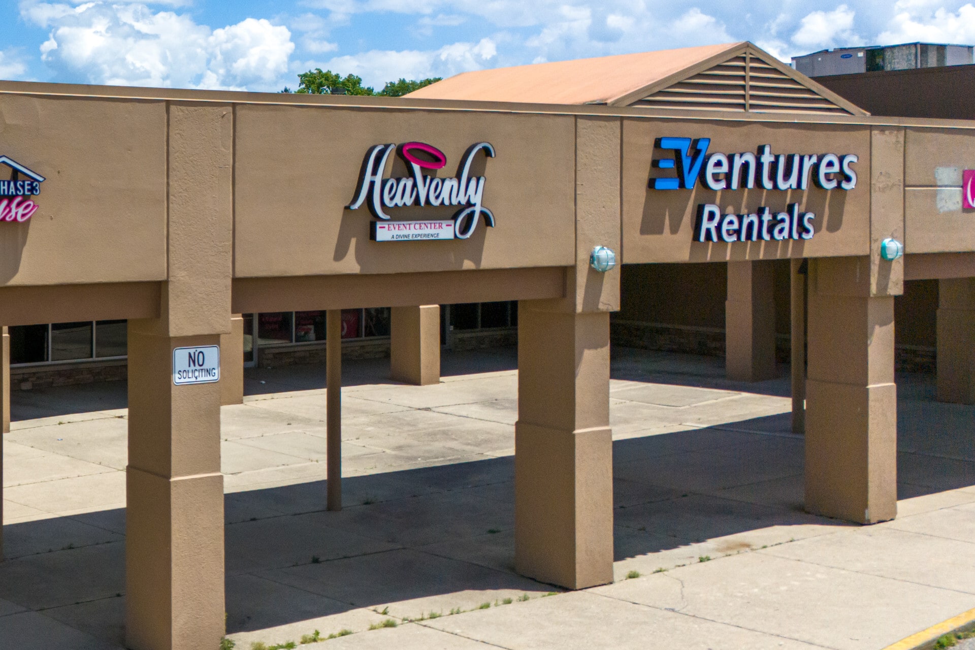 1102-1192 W Kemper Rd, Cincinnati, OH à louer Photo de l’immeuble– Image 1 sur 1