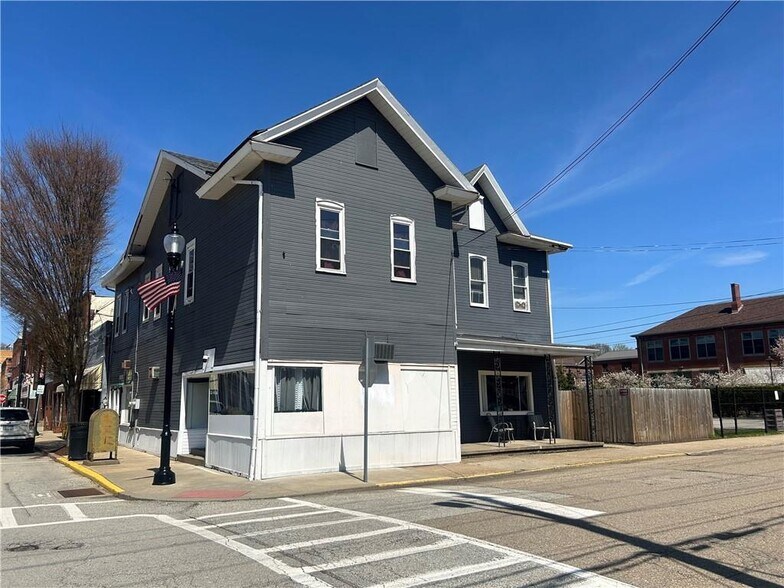 403 E 2nd Ave, Tarentum, PA à vendre - Photo de l’immeuble – Image 2 sur 2