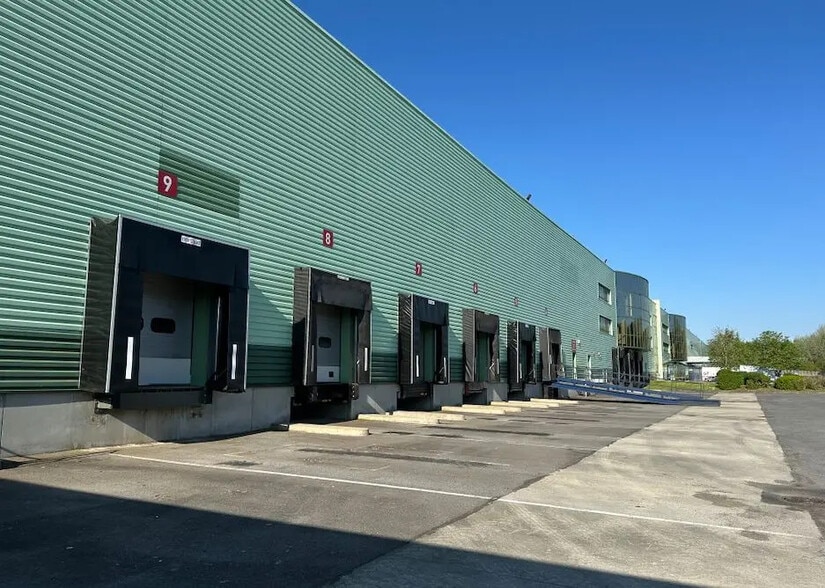 Industriel/Logistique dans Roissy-en-Brie à louer - Photo de l’immeuble – Image 2 sur 8